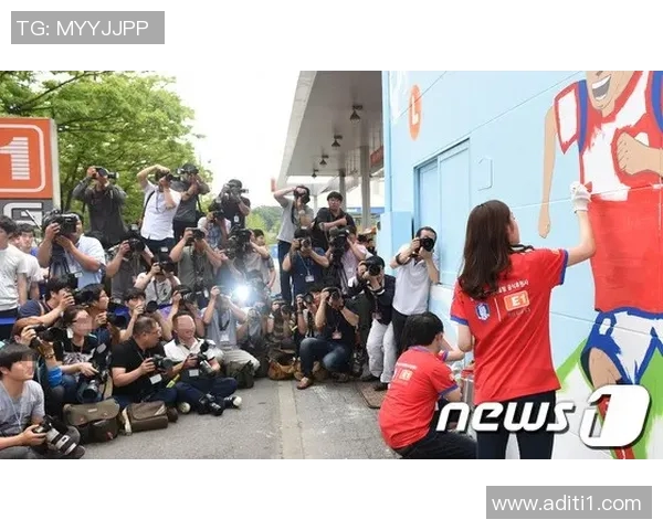 著名足球明星近期动态与生活照分享，揭示他们场外的精彩瞬间与个人生活