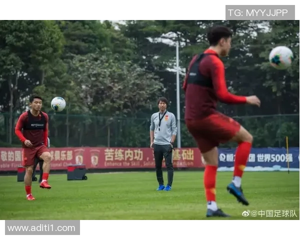 足球明星挂画与钟表完美结合为您的家居增添运动气息与时尚魅力 足球明星挂画与钟表完美结合为您的家居增添运动气息与时尚魅力